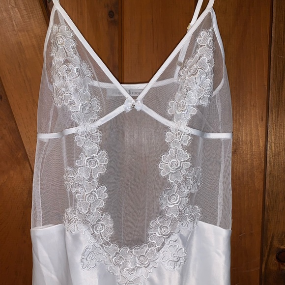 Flora Nikrooz White Bridal Wedding Chemise Nightgown Lingerie - Picture 2 of 16